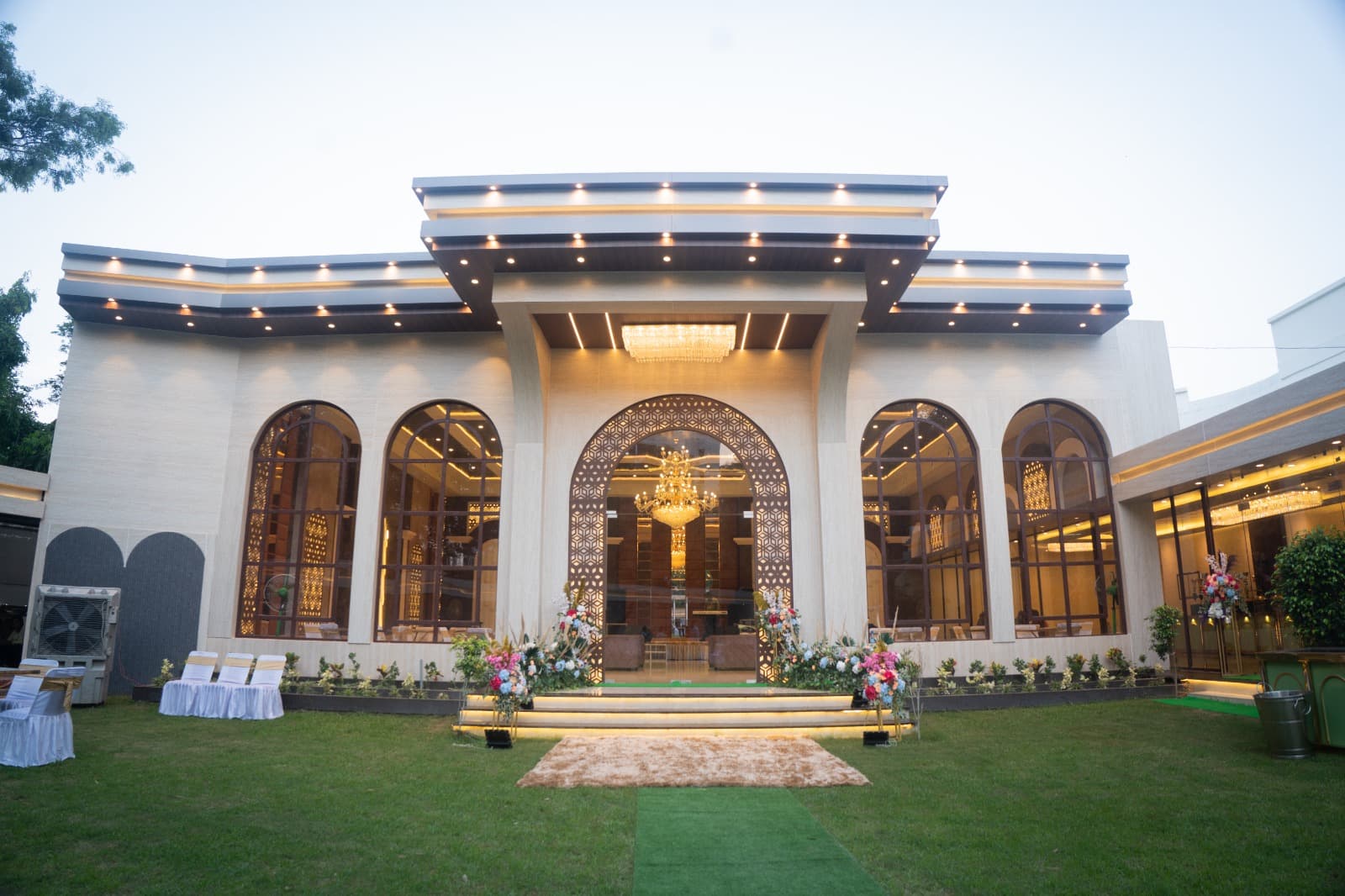 Crystal Gardens, Kanpur