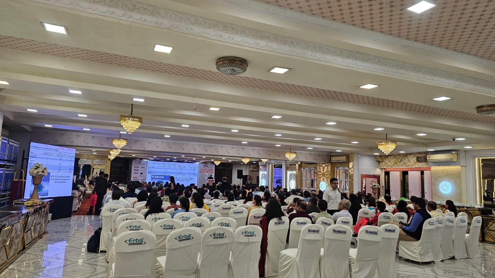 Gloria Banquet, Thane