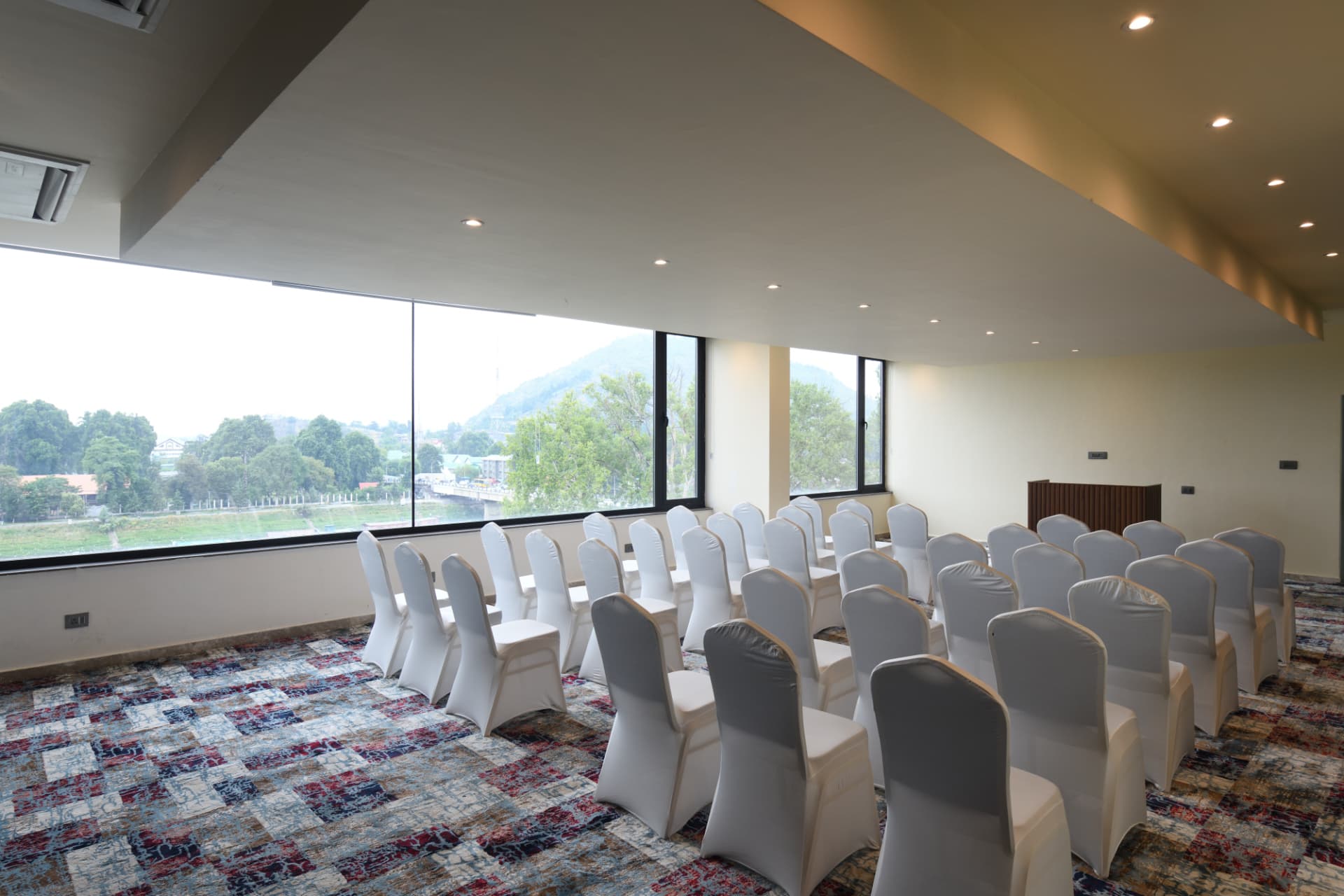 The Jhelum Pavilion – Meeting Room, Srinagar