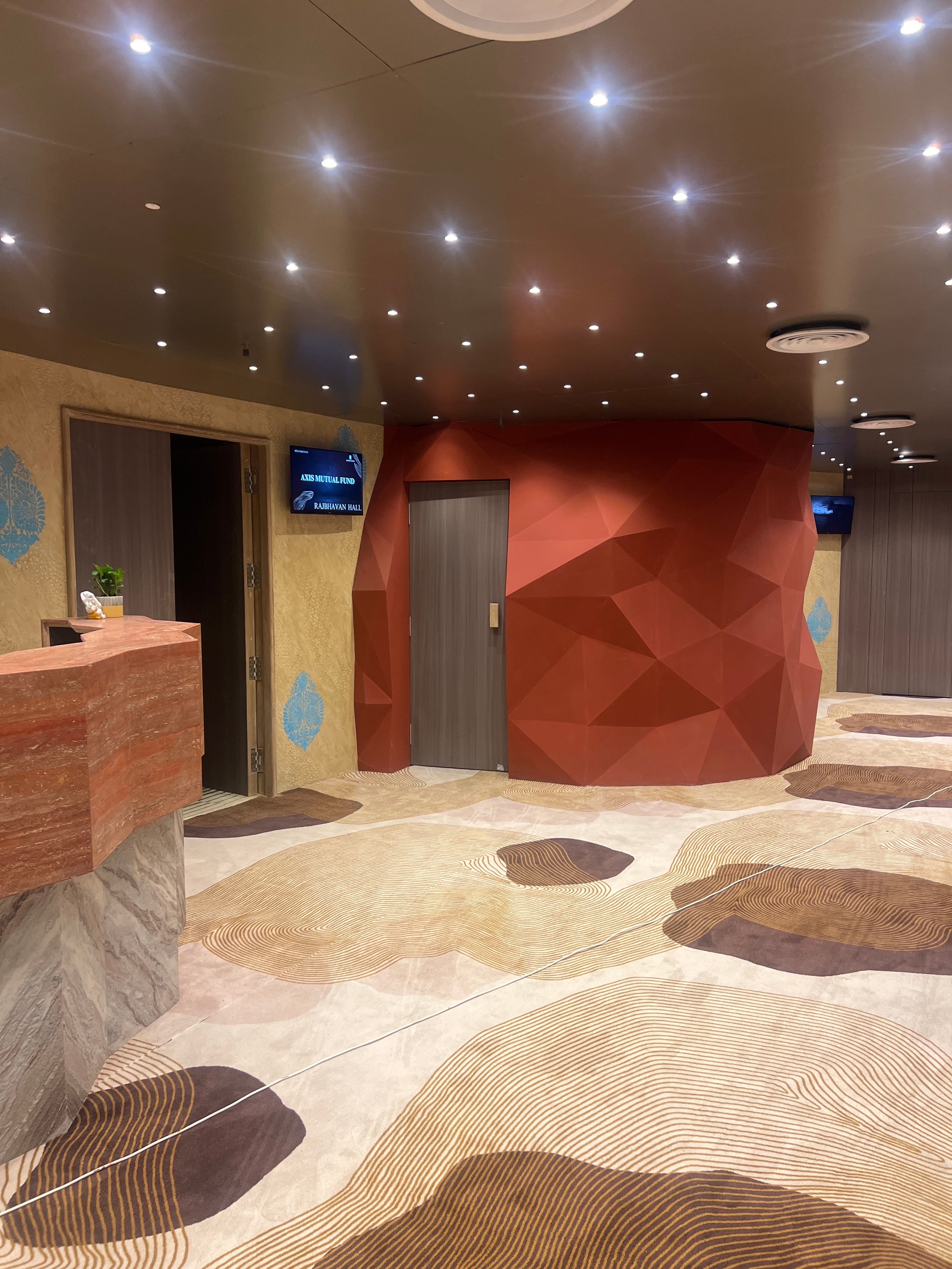 Banquetoria, Surat
